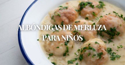 Albóndigas de merluza con salsa de cebolla